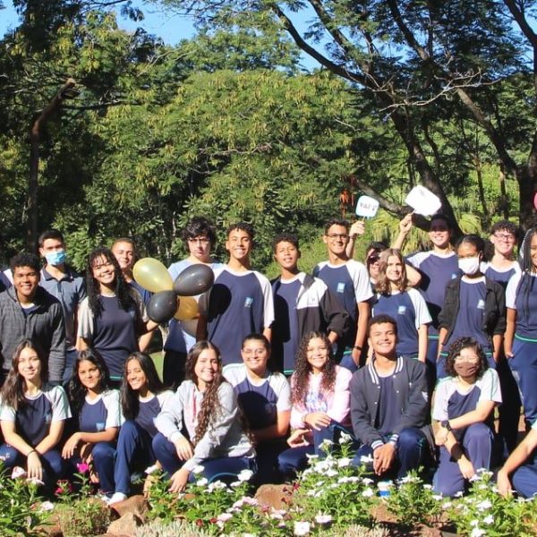 Alunos uniformizados