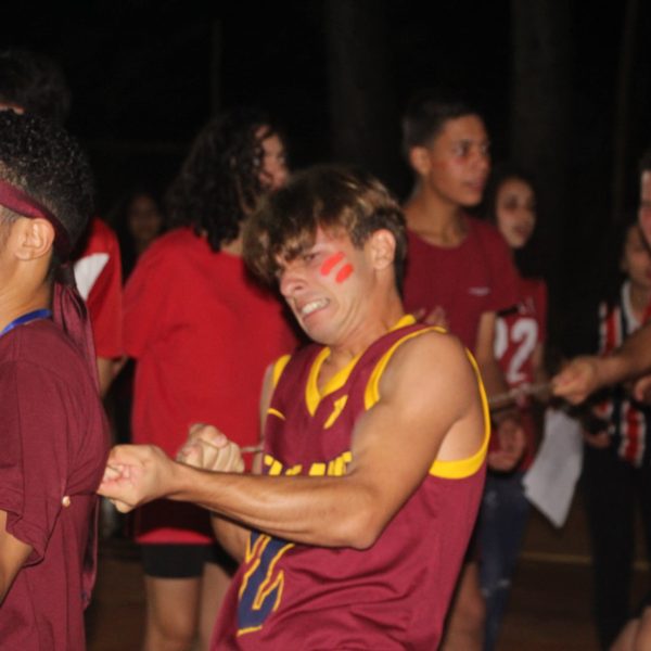 Alunos na prática de esportes