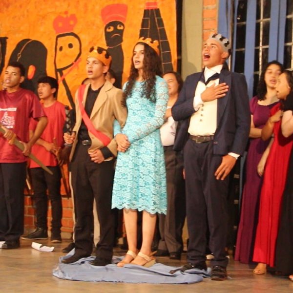 Alunos em uma apresentação